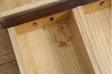 中古　美品　岩谷堂箪笥　力強い杢目と黒々とした金具が高級感溢れる階段箪笥(和タンス、収納箪笥)(R-053974)