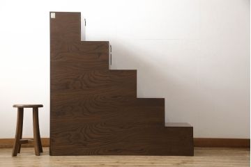 中古　美品　岩谷堂箪笥　力強い杢目と黒々とした金具が高級感溢れる階段箪笥(和タンス、収納箪笥)(R-053974)