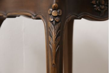 中古　カリモク家具(karimoku)　domani(ドマーニ)　Louis(ルイ)XVシリーズ　優雅なレリーフが上品なサイドテーブル(コーヒーテーブル、飾り台、花台)(R-053975)