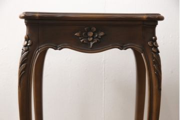中古　カリモク家具(karimoku)　domani(ドマーニ)　Louis(ルイ)XVシリーズ　優雅なレリーフが上品なサイドテーブル(コーヒーテーブル、飾り台、花台)(R-053975)