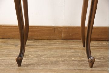 中古　カリモク家具(karimoku)　domani(ドマーニ)　Louis(ルイ)XVシリーズ　優雅なレリーフが上品なサイドテーブル(コーヒーテーブル、飾り台、花台)(R-053975)