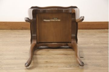 中古　カリモク家具(karimoku)　domani(ドマーニ)　Louis(ルイ)XVシリーズ　優雅なレリーフが上品なサイドテーブル(コーヒーテーブル、飾り台、花台)(R-053975)