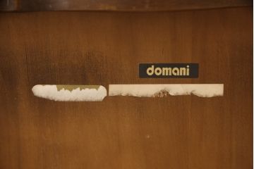 中古　カリモク家具(karimoku)　domani(ドマーニ)　Louis(ルイ)XVシリーズ　優雅なレリーフが上品なサイドテーブル(コーヒーテーブル、飾り台、花台)(R-053975)