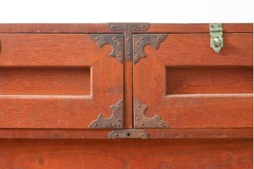 和製アンティーク　すっきりとした佇まいが印象的な高山箪笥(時代箪笥、和たんす、チェスト、引き出し)(R-053993)
