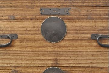 和製アンティーク　前面桐材　味のある雰囲気が目を引く収納箪笥(引き出し、和タンス、チェスト)(R-054011)