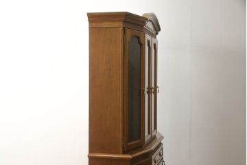中古　カリモク家具(karimoku)　domani(ドマーニ)　クラシカルな佇まいが魅力的なキャビネット(飾り棚、収納棚、キュリオケース、食器棚)(定価約54万円)(R-054016)