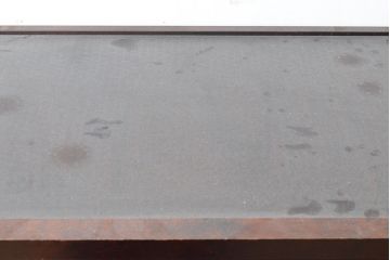 中古　北海道民芸家具　脚(台輪)付きリメイク　上品な佇まいが落ち着きのある雰囲気を演出してくれる収納棚(食器棚、戸棚、飾り棚、サイドキャビネット、サイドボード、ブックケース、本箱)(R-054017)
