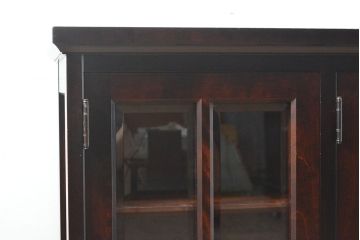 中古　北海道民芸家具　脚(台輪)付きリメイク　上品な佇まいが落ち着きのある雰囲気を演出してくれる収納棚(食器棚、戸棚、飾り棚、サイドキャビネット、サイドボード、ブックケース、本箱)(R-054017)