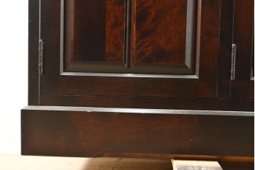 中古　北海道民芸家具　天板リメイク・ヒノキ天板　上品な佇まいが落ち着きのある雰囲気を高めるサイドボード(キャビネット、収納棚、戸棚、サイドキャビネット)(R-054018)
