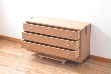 中古　国産　手造り工芸家具　気品が漂う総桐箪笥ローボード(桐たんす、衣装箪笥、引き出し、ローチェスト)(R-054025)