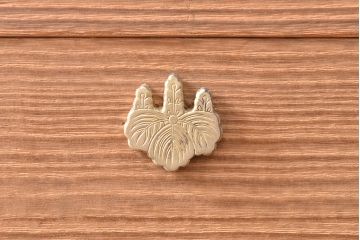 中古　国産　手造り工芸家具　気品が漂う総桐箪笥ローボード(桐たんす、衣装箪笥、引き出し、ローチェスト)(R-054025)