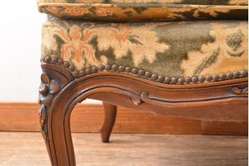 張替え費込み!! 中古　カリモク家具(karimoku)　domani(ドマーニ)　Louis(ルイ)XVシリーズ　ルイ15世　優雅なひとときを演出してくれる1人掛けソファ(定価約50万円)(アームソファ、一人掛け、1P)(R-054029)