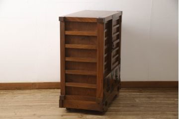 中古　民芸家具　前面ケヤキ材　古い金具を使って再生された車箪笥(和たんす、時代箪笥、戸棚)(R-054031)