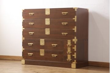 中古　伝統工芸士・田澤謙介作　希少なデザインでおすすめ!ゴールドに輝く金具が目を引く加茂総桐箪笥(総桐たんす、引き出し、チェスト、和たんす)(定価約90万円)(R-054032)