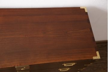 中古　伝統工芸士・田澤謙介作　希少なデザインでおすすめ!ゴールドに輝く金具が目を引く加茂総桐箪笥(総桐たんす、引き出し、チェスト、和たんす)(定価約90万円)(R-054032)