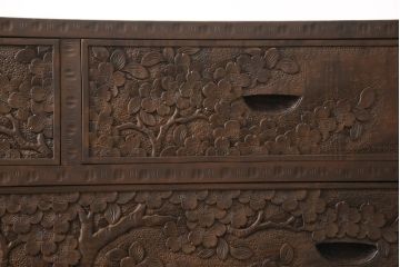 和製ビンテージ　軽井沢彫り　前面を大胆に使った彫刻がインパクト抜群のチェスト(引き出し、タンス、収納箪笥、ヴィンテージ)(R-054076)