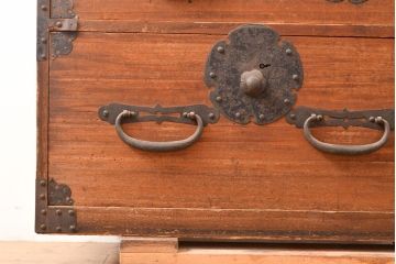 和製アンティーク　無骨な金具が格好いい総桐箪笥ローボード(桐たんす、和たんす、ローチェスト、テレビ台、引き出し)(R-054088)