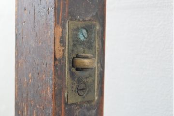アンティーク建具　シンプルなデザインにゆらゆらガラスがアクセントのガラス扉(ドア、建具)(R-054090)