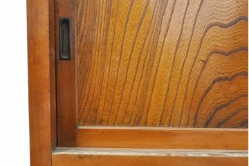 和製アンティーク　昭和初期　前面ケヤキ材・ヒノキ材　品のある佇まいが魅力の関東水屋箪笥(重ね箪笥、収納棚、戸棚、引き出し、食器棚)(R-054095)