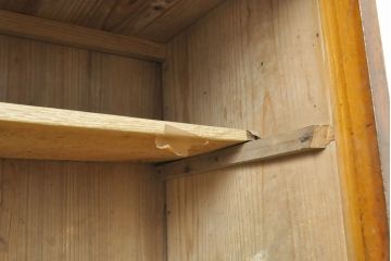 和製アンティーク　昭和初期　前面ケヤキ材・ヒノキ材　情緒あふれる和の空間づくりに活躍する関東水屋箪笥のサイドボード(収納棚、サイドキャビネット、戸棚)(R-054096)