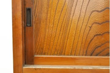 和製アンティーク　昭和初期　前面ケヤキ材・ヒノキ材　情緒あふれる和の空間づくりに活躍する関東水屋箪笥のサイドボード(収納棚、サイドキャビネット、戸棚、引き出し)(R-054097)