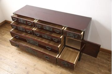 中古　美品　牡丹をあしらった金具と漆塗りが高級感溢れる仙台箪笥(定価約95万円)(収納箪笥、引き出し、チェスト)(R-054158)