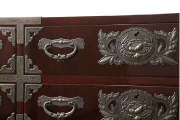 中古　美品　牡丹をあしらった金具と漆塗りが高級感溢れる仙台箪笥(定価約95万円)(収納箪笥、引き出し、チェスト)(R-054158)