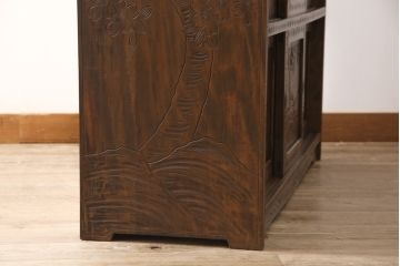 中古　民芸家具　軽井沢彫り　細やかな彫り込みが目を引く下駄箱(収納棚、戸棚)(R-054160)