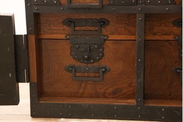 和製アンティーク　明治期　希少!!　最高級品　完全オリジナル　外箱付き　重厚感のある素晴らしいつくりの金具が魅力的な三段タイプの佐渡船箪笥(舟箪笥、帳箱、小物収納、銭箱、時代箪笥)(R-054164)