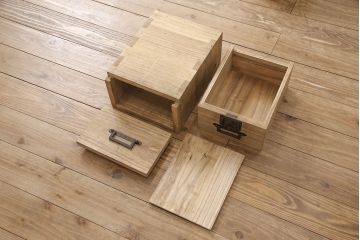 和製アンティーク　明治期　希少!!　最高級品　完全オリジナル　外箱付き　重厚感のある素晴らしいつくりの金具が魅力的な三段タイプの佐渡船箪笥(舟箪笥、帳箱、小物収納、銭箱、時代箪笥)(R-054164)