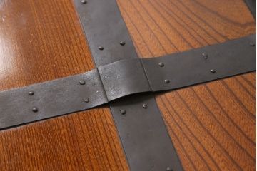 和製アンティーク　明治期　希少!!　最高級品　完全オリジナル　外箱付き　重厚感のある素晴らしいつくりの金具が魅力的な三段タイプの佐渡船箪笥(舟箪笥、帳箱、小物収納、銭箱、時代箪笥)(R-054164)