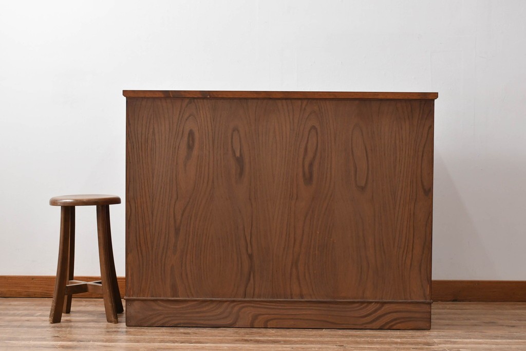 中古　岩谷堂箪笥　天板リメイク　趣きのある和を感じさせる渋い佇まいのチェスト　(R-054166)