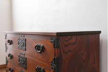 中古　岩谷堂箪笥　天板リメイク　趣きのある和を感じさせる渋い佇まいのチェスト　(R-054166)