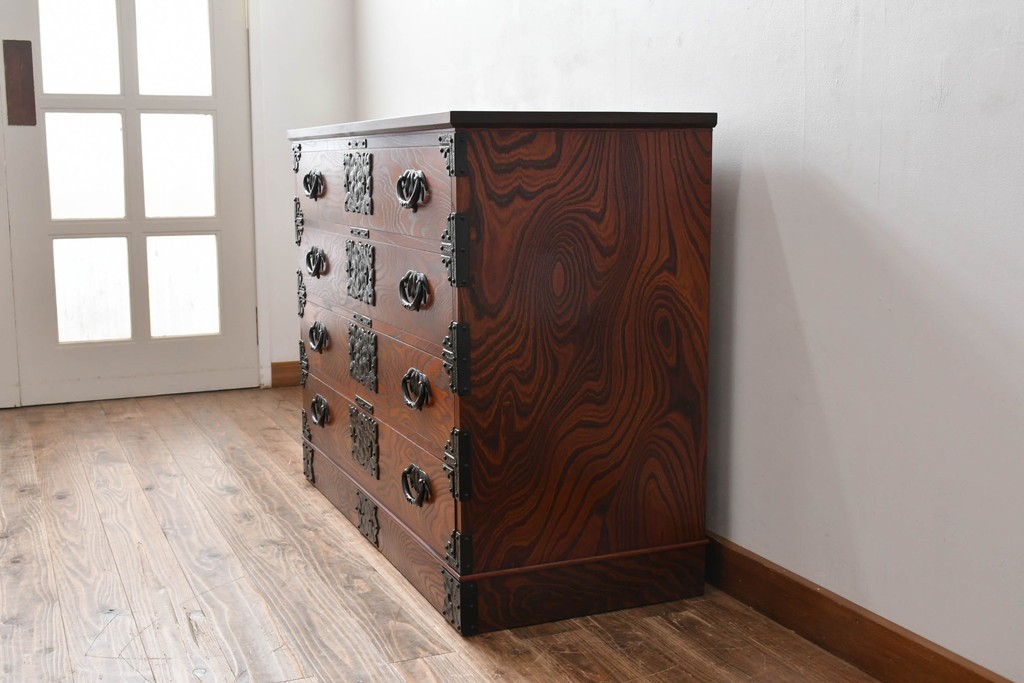 中古　岩谷堂箪笥　天板リメイク　趣きのある和を感じさせる渋い佇まいのチェスト　(R-054166)