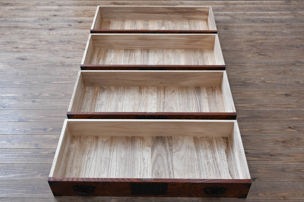 中古　岩谷堂箪笥　天板リメイク　趣きのある和を感じさせる渋い佇まいのチェスト　(R-054166)