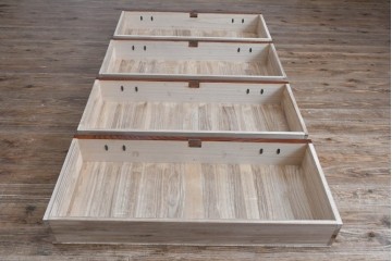 中古　岩谷堂箪笥　天板リメイク　趣きのある和を感じさせる渋い佇まいのチェスト　(R-054166)