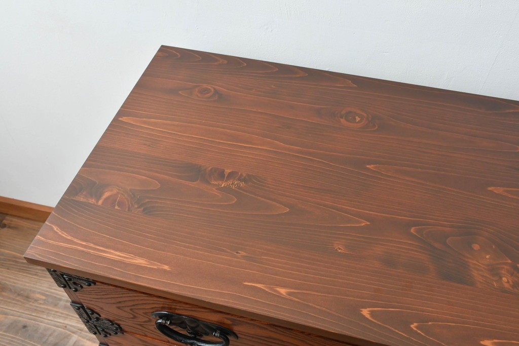 中古　岩谷堂箪笥　天板リメイク　趣きのある和を感じさせる渋い佇まいのチェスト　(R-054166)