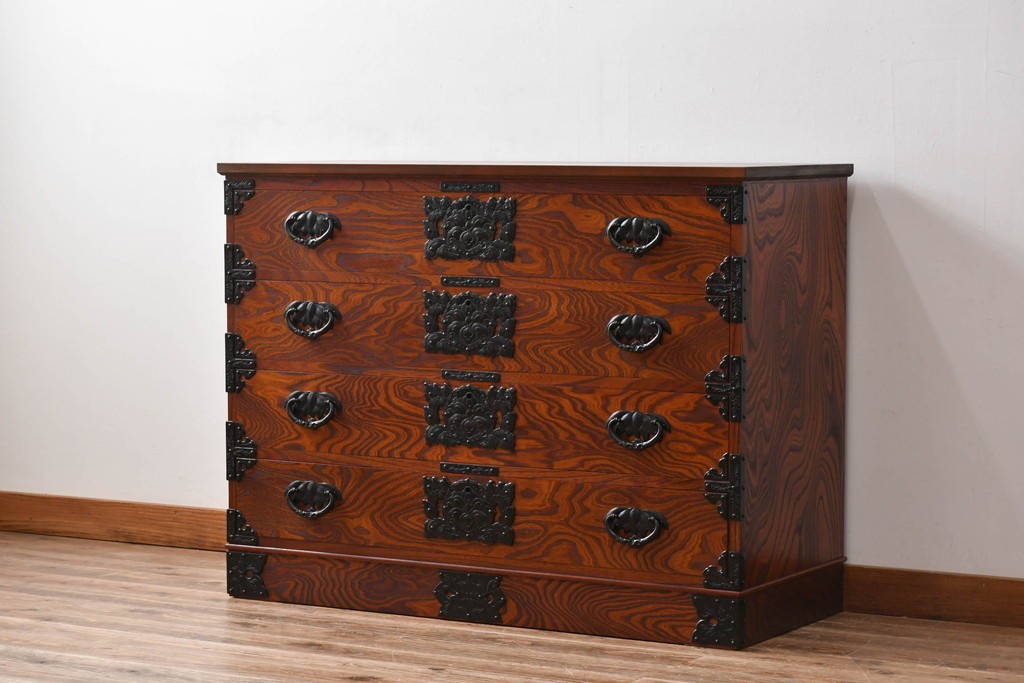 中古　岩谷堂箪笥　天板リメイク　趣きのある和を感じさせる渋い佇まいのチェスト　(R-054166)