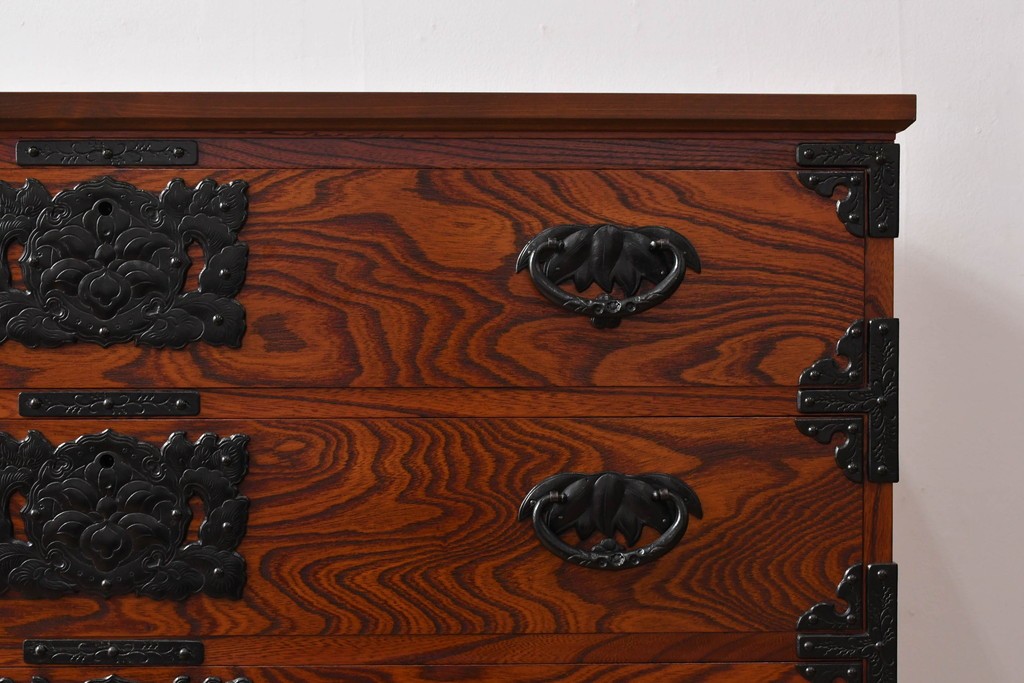 中古　岩谷堂箪笥　天板リメイク　趣きのある和を感じさせる渋い佇まいのチェスト　(R-054166)