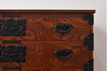 中古　岩谷堂箪笥　天板リメイク　趣きのある和を感じさせる渋い佇まいのチェスト　(R-054166)