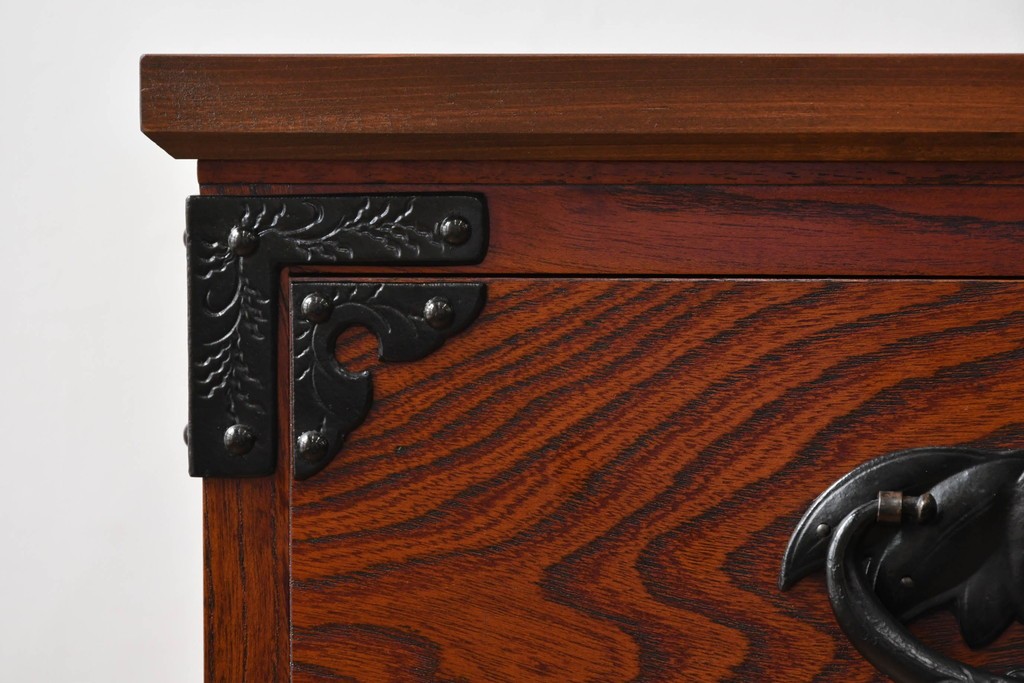 中古　岩谷堂箪笥　天板リメイク　趣きのある和を感じさせる渋い佇まいのチェスト　(R-054166)