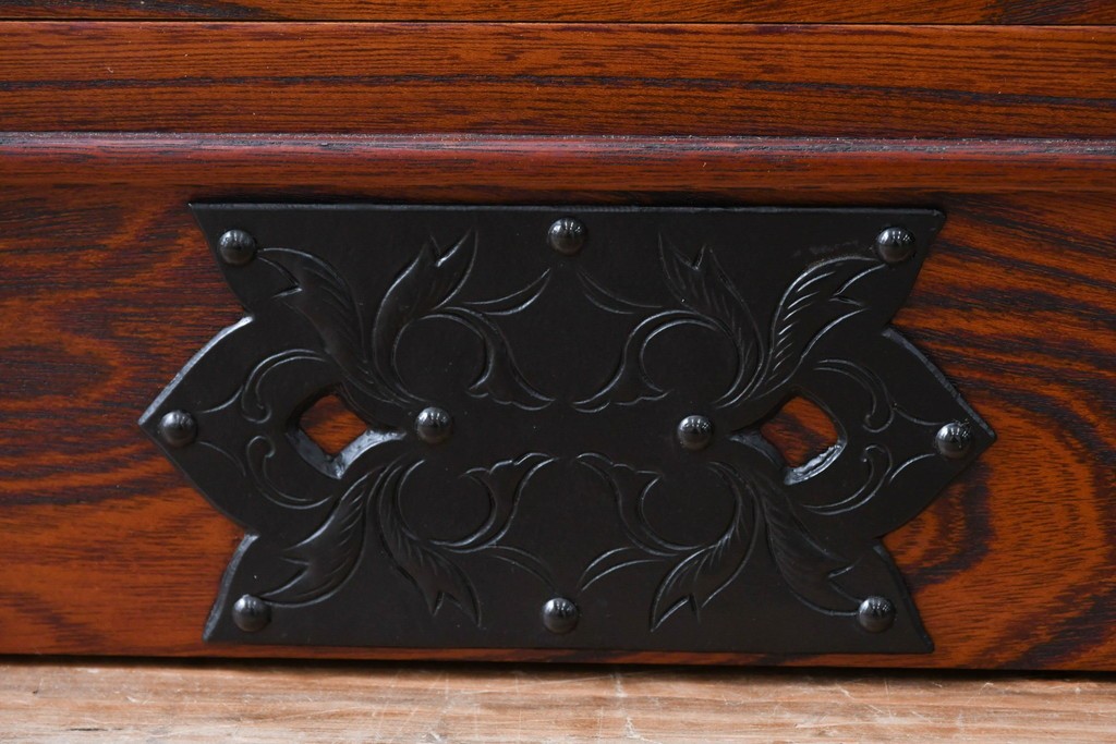 中古　岩谷堂箪笥　天板リメイク　趣きのある和を感じさせる渋い佇まいのチェスト　(R-054166)