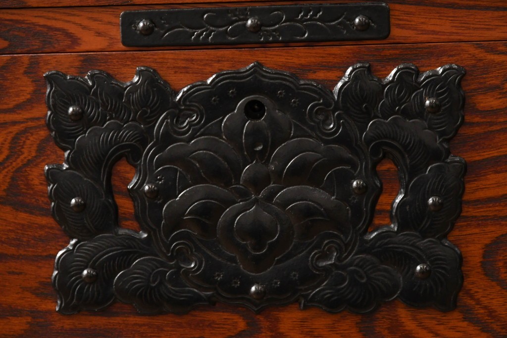 中古　岩谷堂箪笥　天板リメイク　趣きのある和を感じさせる渋い佇まいのチェスト　(R-054166)