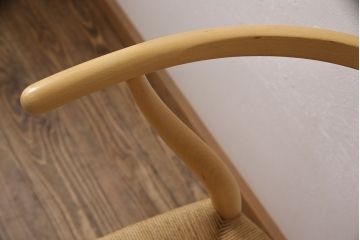 中古　北欧家具　デンマーク　ビーチ材　CARL HANSEN & SON(カール・ハンセン&サン) CH24 Yチェア ナチュラルスタイルの空間づくりにおすすめのペーパーコードダイニングチェア(アームチェア)(R-054167)