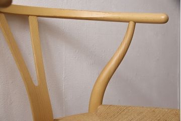中古　北欧家具　デンマーク　ビーチ材　CARL HANSEN & SON(カール・ハンセン&サン) CH24 Yチェア ナチュラルスタイルの空間づくりにおすすめのペーパーコードダイニングチェア(アームチェア)(R-054167)