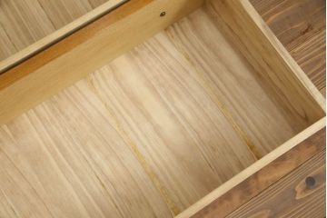 中古　美品　神戸伝承欧風家具(洋家具)　たかねや製　ナラ・桐材　エレガントな佇まいが美しいチェスト(洋服タンス、引き出し)(R-054170)