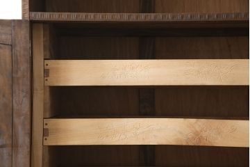 中古　軽井沢彫り　衣装盆にまで施された細やかな彫刻が美しい洋服タンス(着物箪笥、和たんす、引き出し、チェスト)(R-054171)