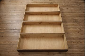 中古　軽井沢彫り　衣装盆にまで施された細やかな彫刻が美しい洋服タンス(着物箪笥、和たんす、引き出し、チェスト)(R-054171)