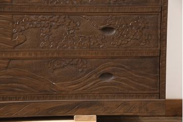 中古　軽井沢彫り　衣装盆にまで施された細やかな彫刻が美しい洋服タンス(着物箪笥、和たんす、引き出し、チェスト)(R-054171)