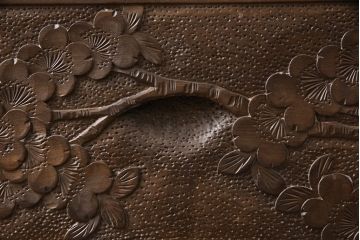 中古　軽井沢彫り　衣装盆にまで施された細やかな彫刻が美しい洋服タンス(着物箪笥、和たんす、引き出し、チェスト)(R-054171)